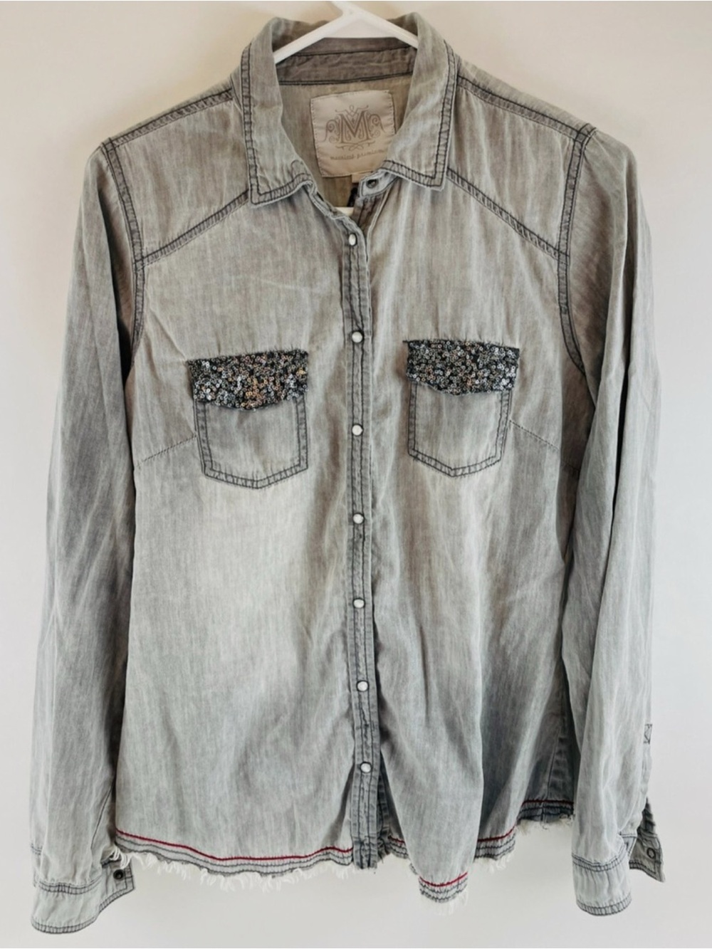 Vintage-Style Gray Men's Button-Up Shirt with Embellished Pockets